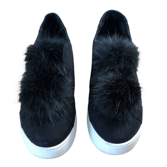 STEVE MADDEN Slip On Sneaker Women's Size 7.5 Black Furlie Double Pom Pom Shoes - Picture 1 of 13